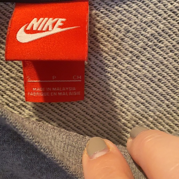 Comfy Nike sweatshirt - Picture 2 of 5